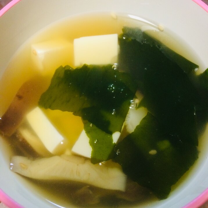 豆腐と椎茸のワカメスープ